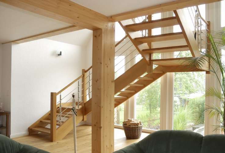 Holztreppe 2 mal viertelgewendelt